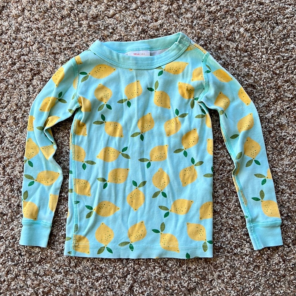 Hanna Anderson kid’s PJ set lemons size 4; 100cm